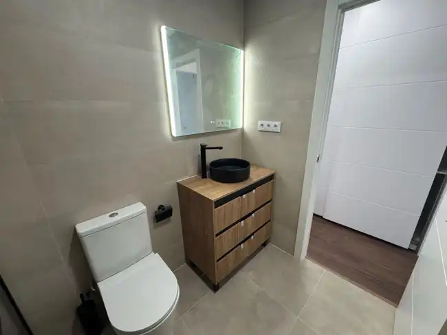 Bathroom of Ground floor for sale in Madrid  with Air Conditioner and Heating