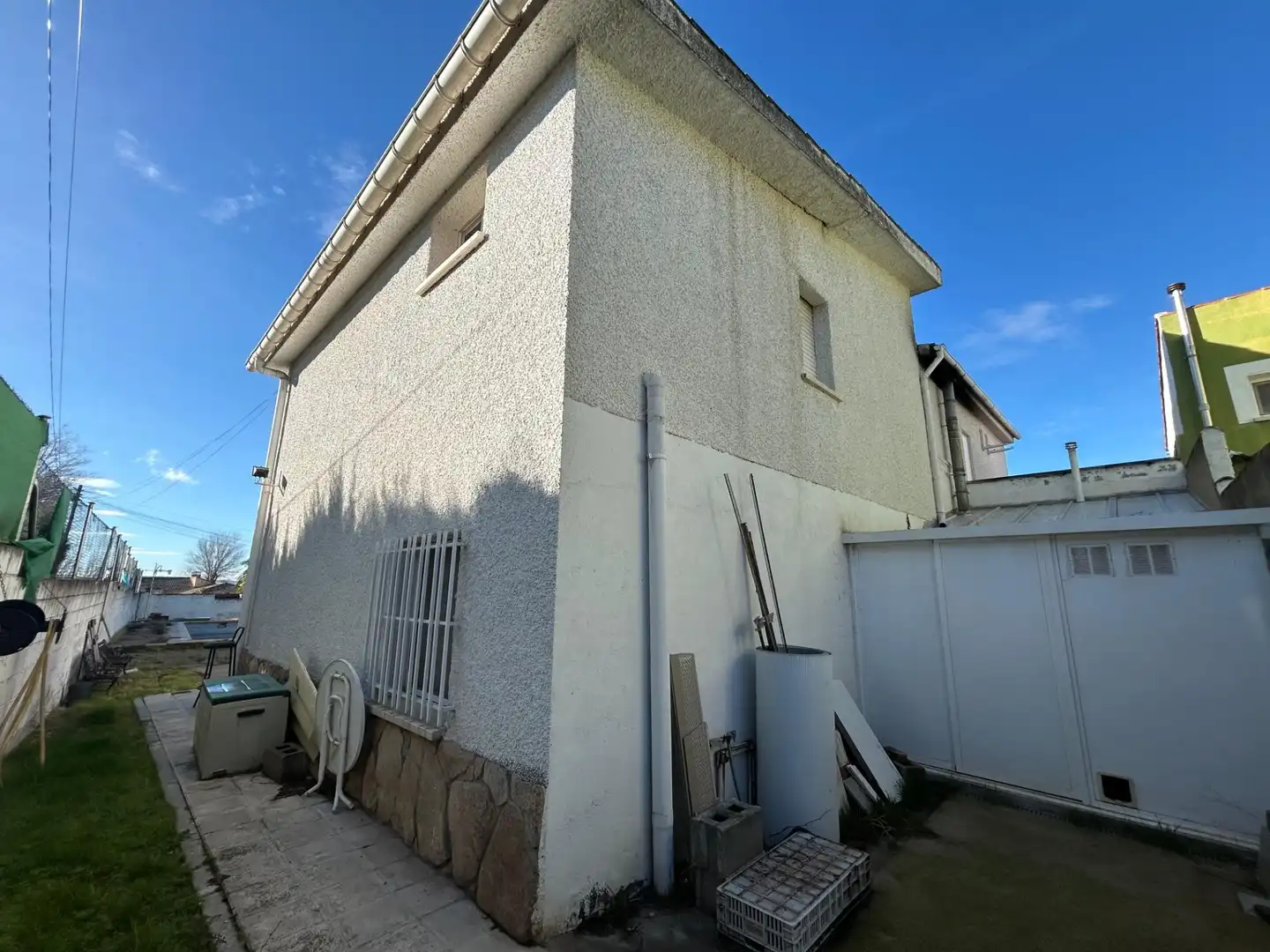 Vista exterior de Casa o xalet en venda en Villalbilla amb Jardí privat i Piscina