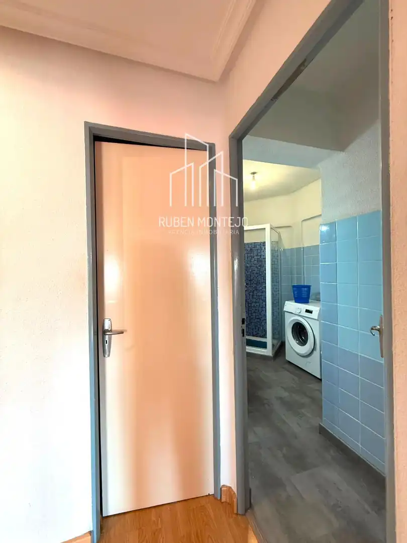 Bathroom of Flat for rent in Salamanca  with Heating, Terrace and Furnished
