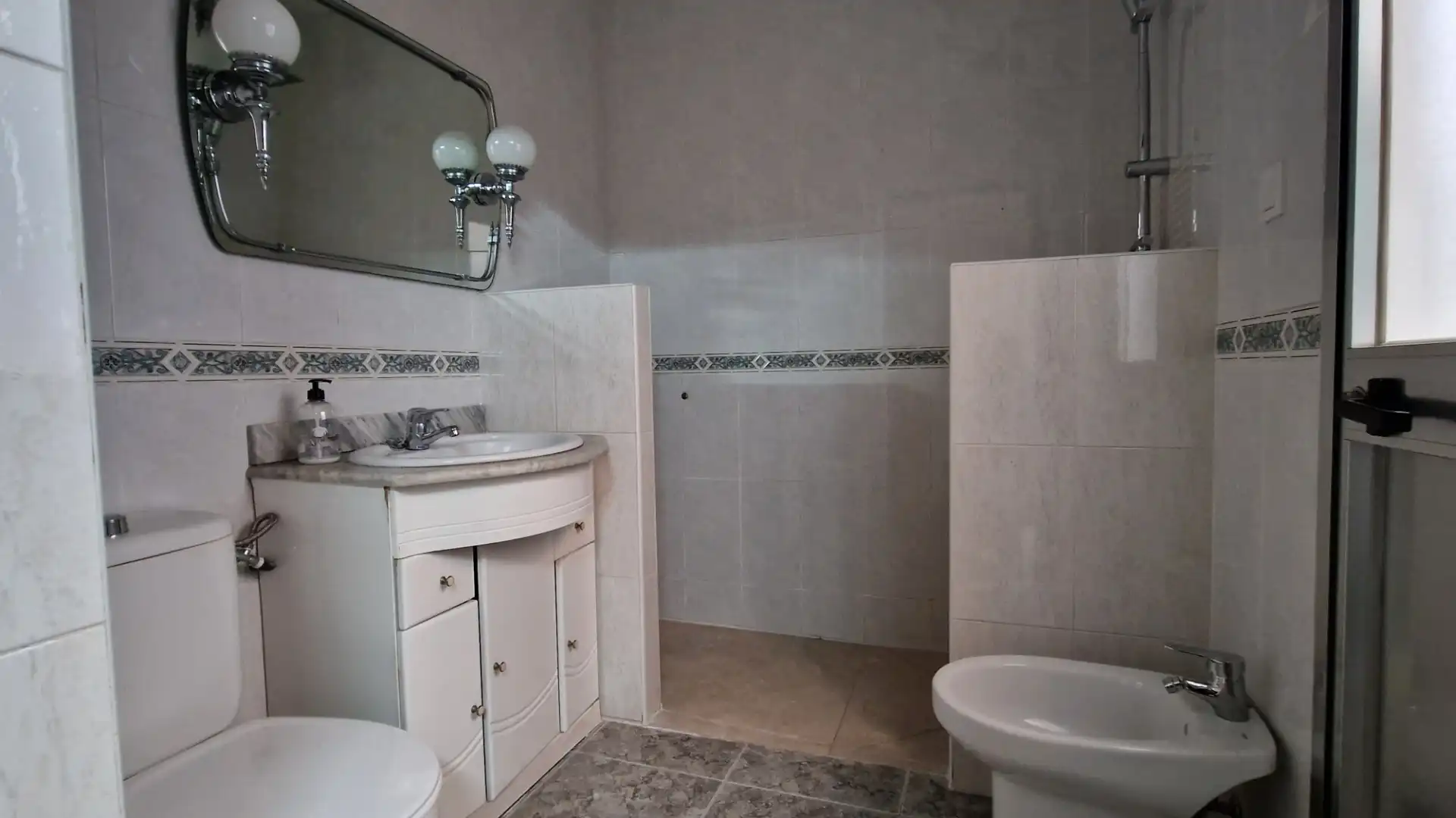 Bany de Casa o xalet de lloguer en Córdoba amb Aire condicionat
