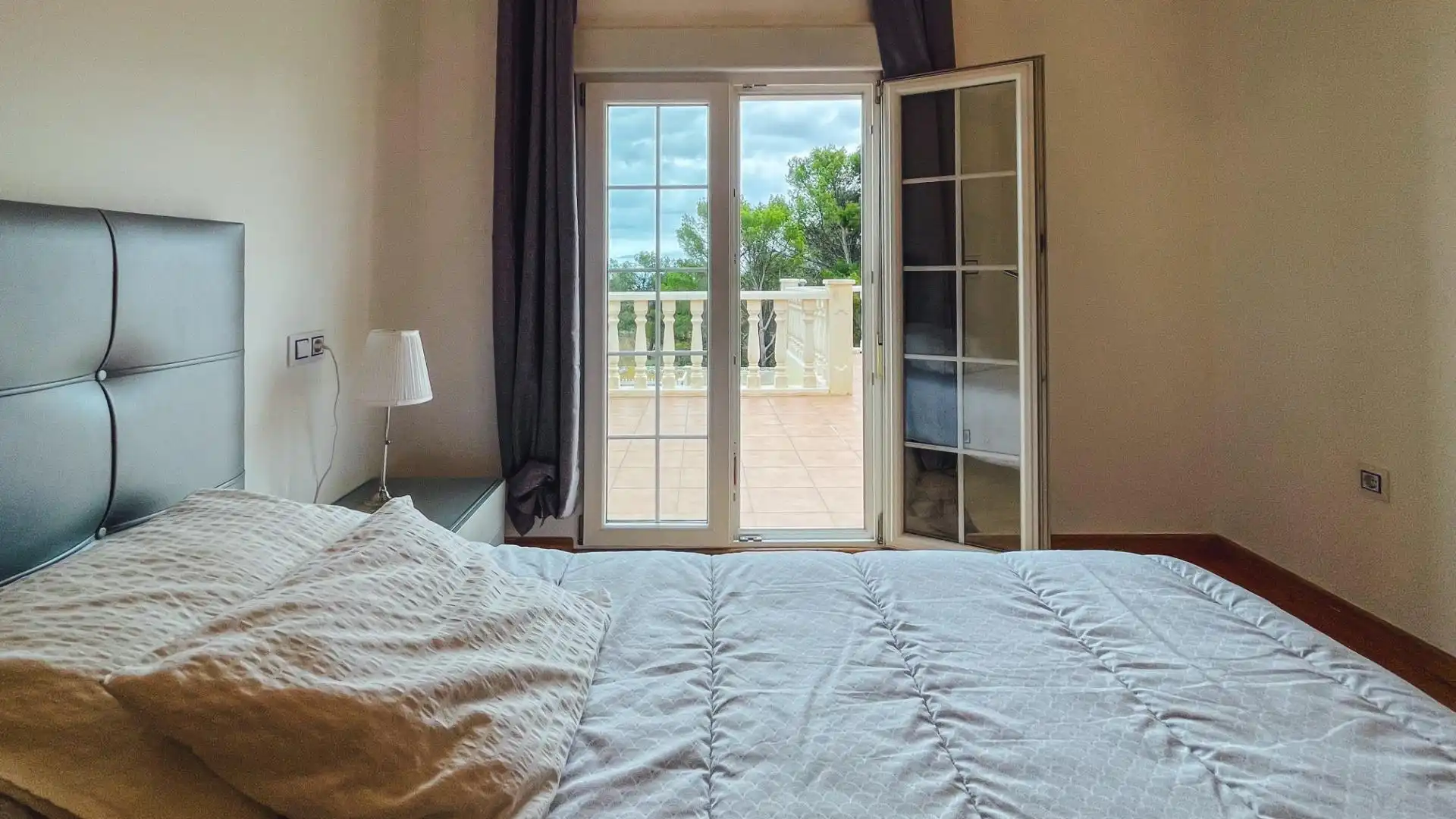 Dormitori de Casa adosada en venda en La Nucia amb Aire condicionat, Jardí privat i Terrassa