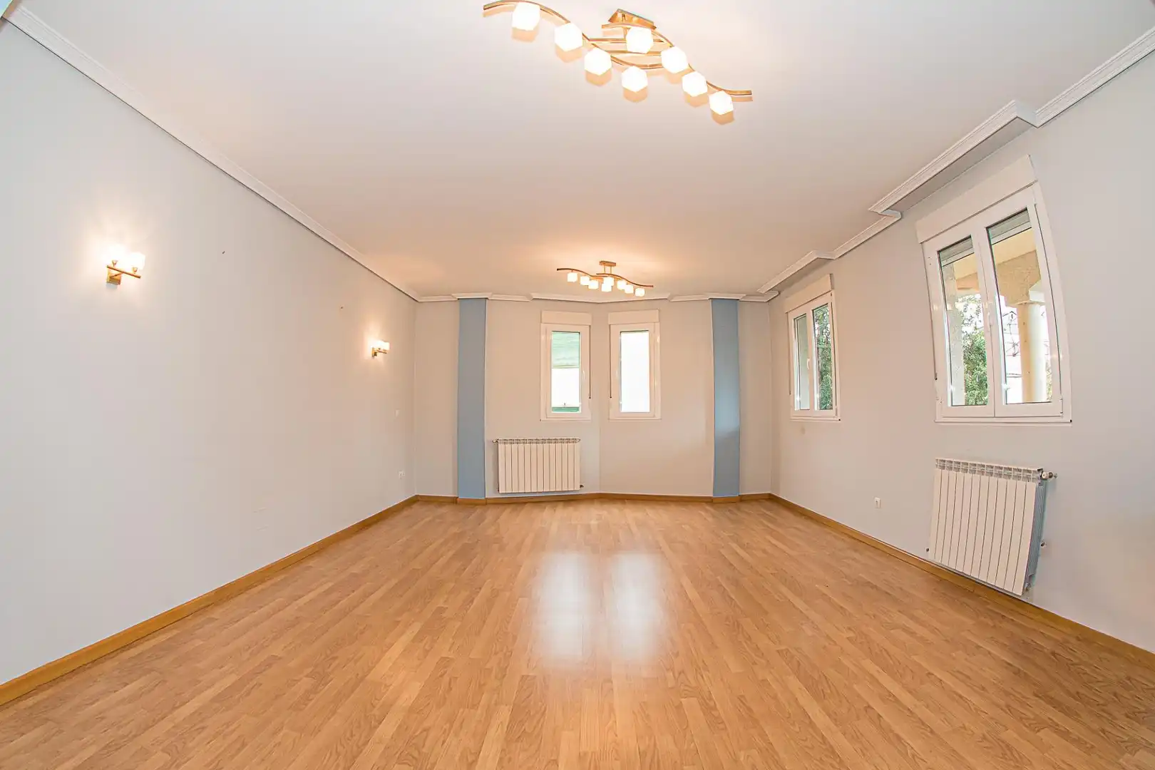 Sala de estar de Casa o chalet en venta en Ponferrada con Calefacción, Jardín privado y Terraza
