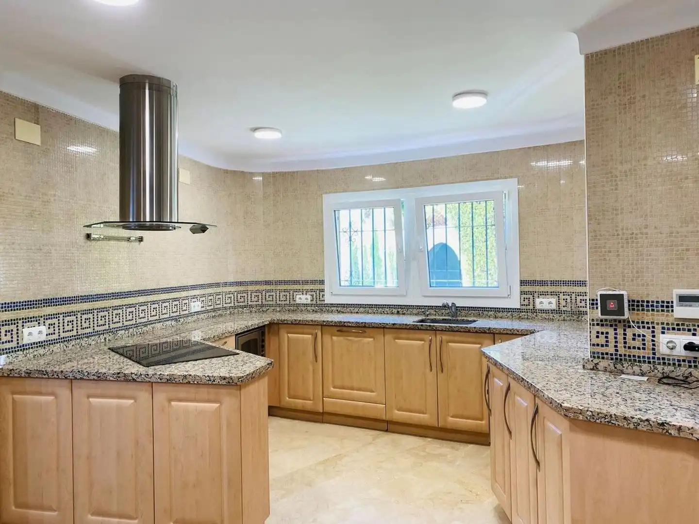 Chalet con piscina en venta en Avenida del Pacífico, imagen 8