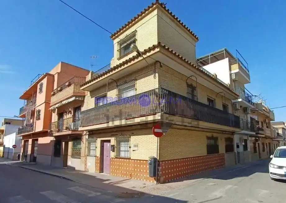 Vista exterior de Casa o chalet en venta en Sevilla