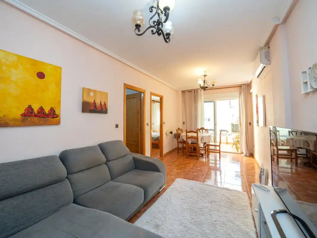 Sala de estar de Piso en venta en Torrevieja con Calefacción y Amueblado