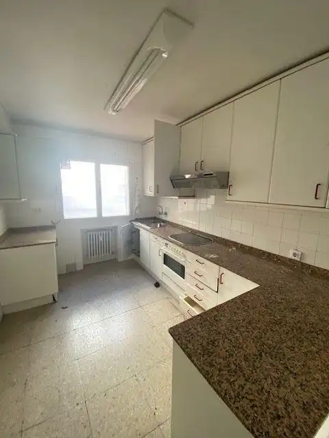 Cocina de Piso en venta en Oviedo  con Calefacción, Terraza y Trastero