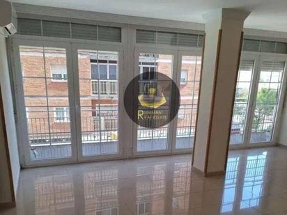 Flat to rent in  Granada Capital  with Balcony