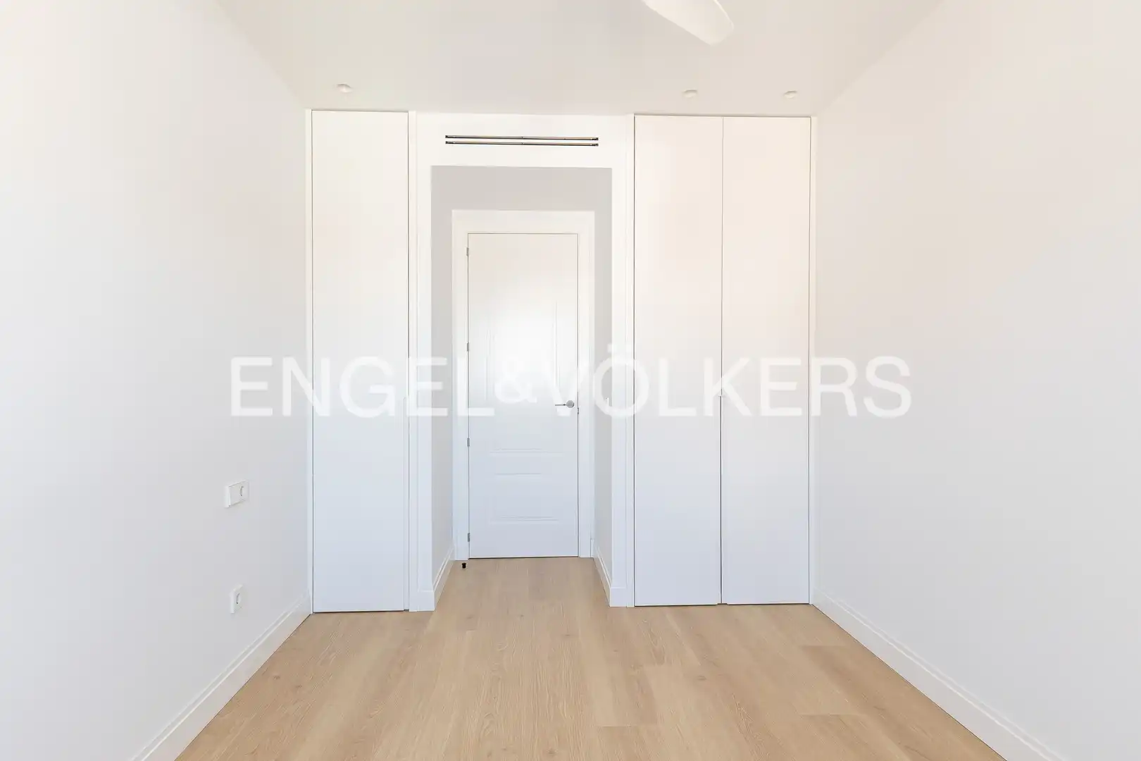 Bedroom of Flat for sale in Madrid  with Air Conditioner, Heating and Storage room