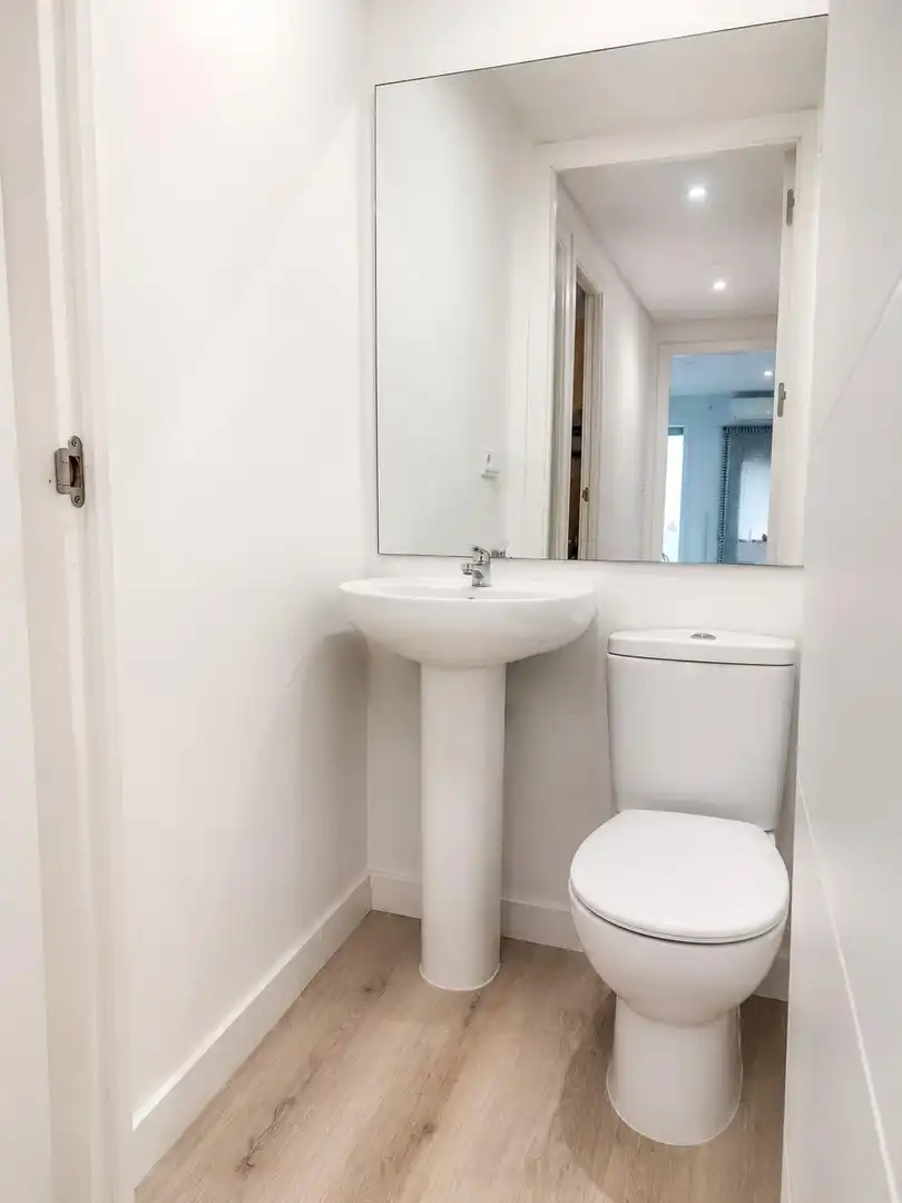 Bathroom of Flat for sale in Valencia  with Air Conditioner and Heating