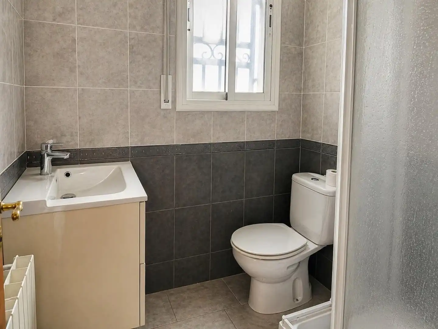 Bany de Casa o xalet en venda en Sant Pere de Ribes amb Calefacció, Terrassa i Traster