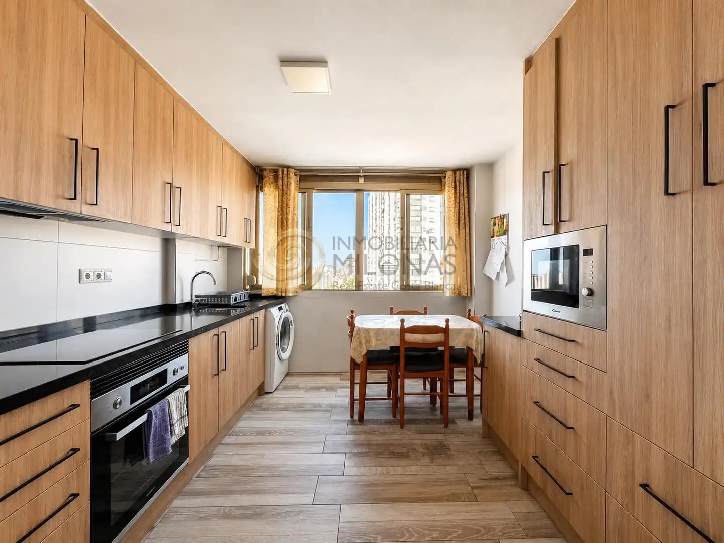 Cuina de Apartament en venda en Benidorm amb Moblat