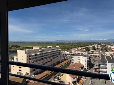 Flat with lift for sale in de la Muga 6