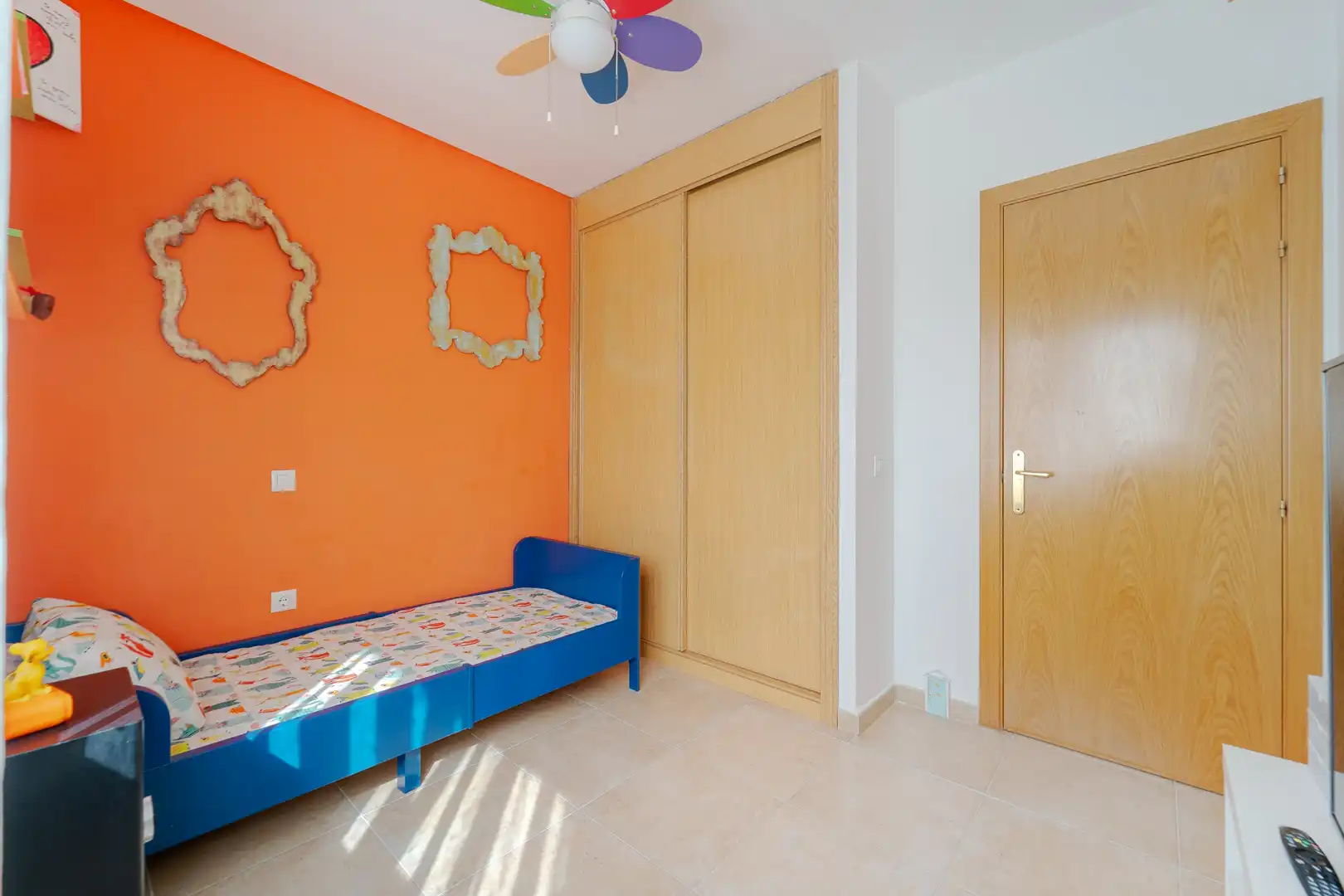 Habitación de Casa adosada en venta en Casarrubios del Monte con Aire acondicionado, Calefacción y Jardín privado