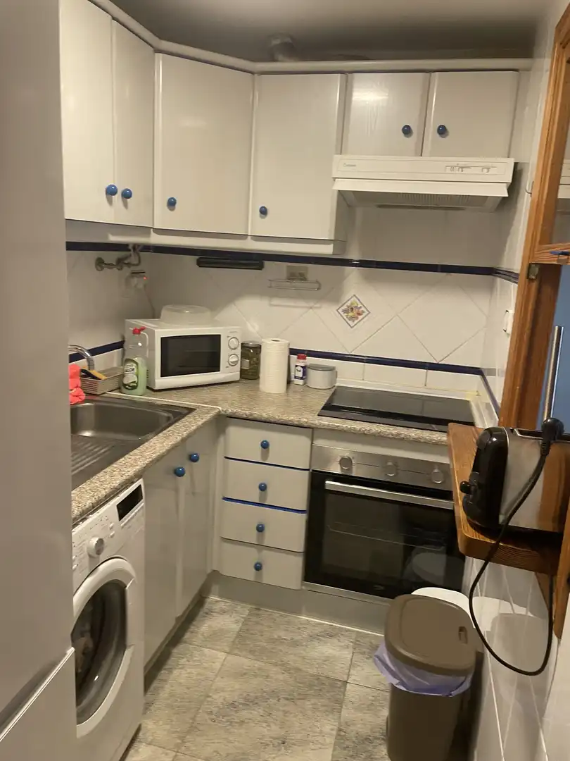 Cuina de Pis per a compartir en Almería amb Aire condicionat, Terrassa i Piscina