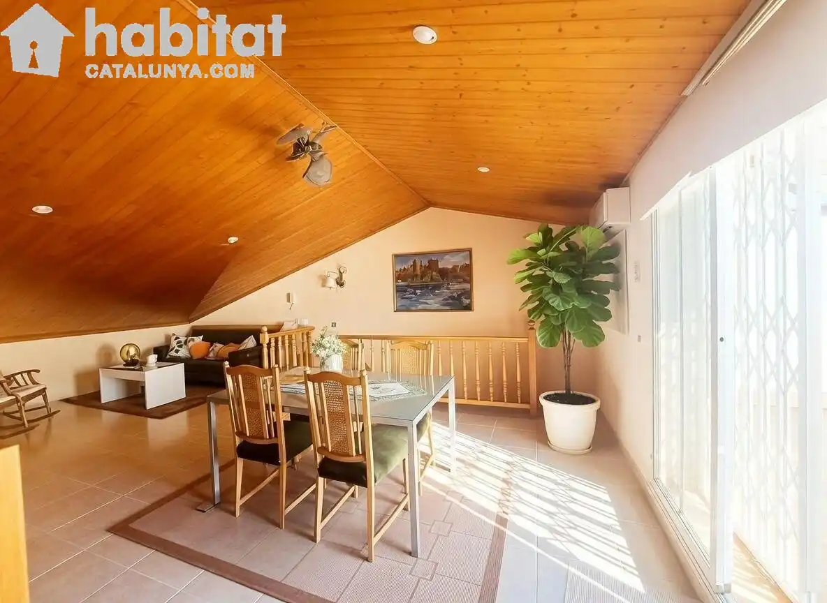 Comedor de Casa adosada en venta en Martorell con Aire acondicionado, Calefacción y Jardín privado