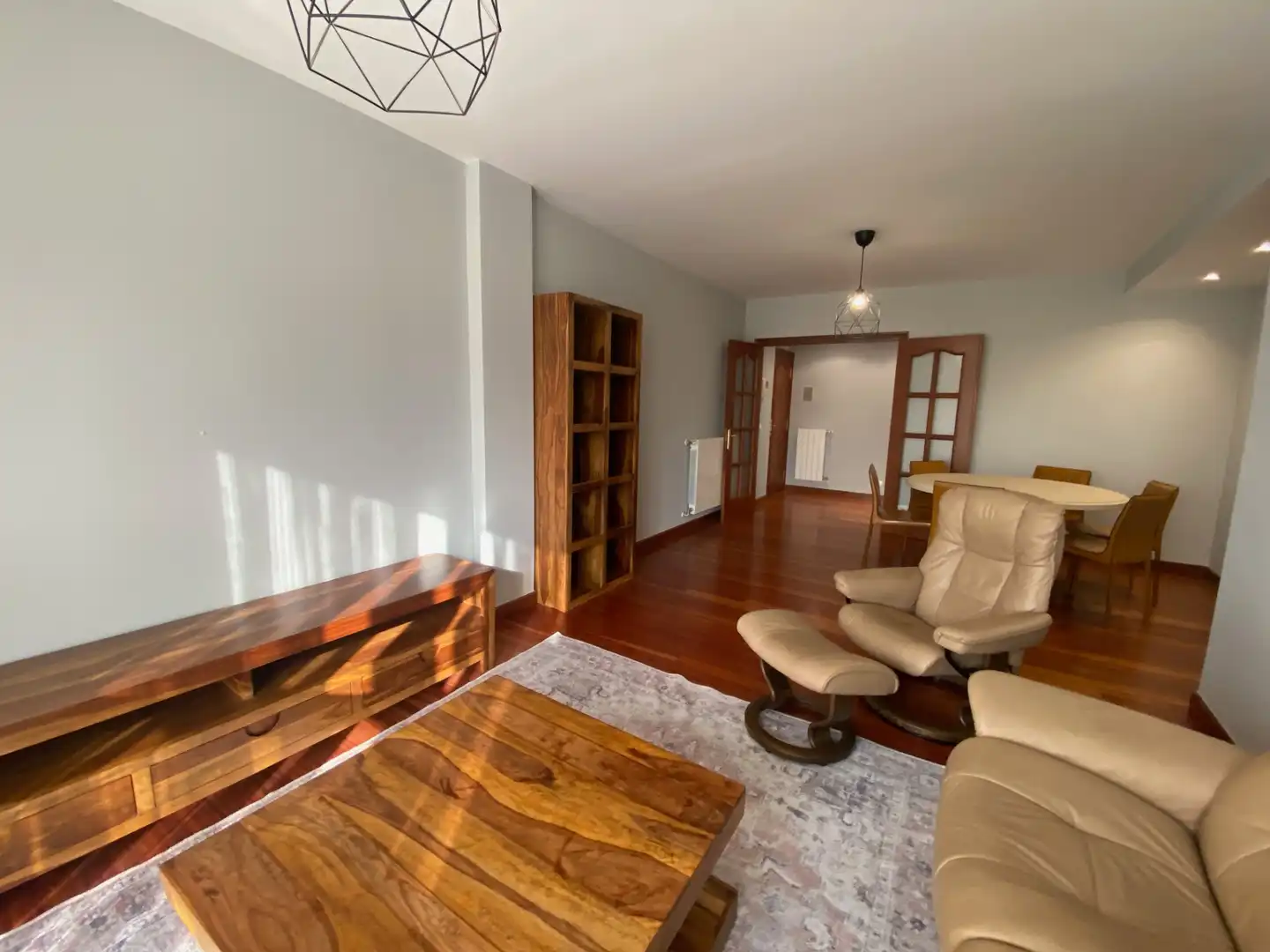 Sala de estar de Piso en venta en Castro-Urdiales con Calefacción, Trastero y Piscina