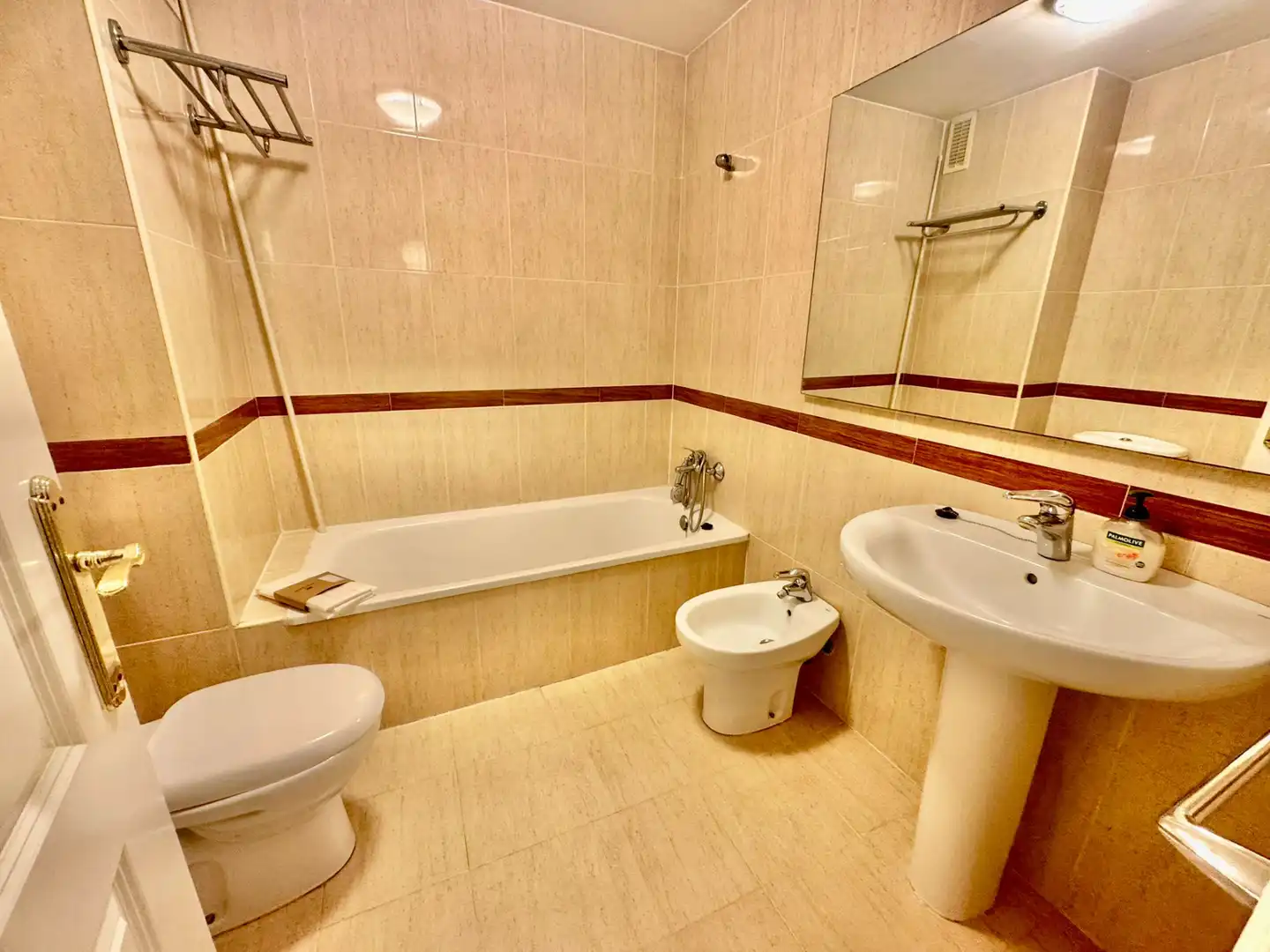 Baño de Piso en venta en Fuengirola con Terraza, Amueblado y Horno