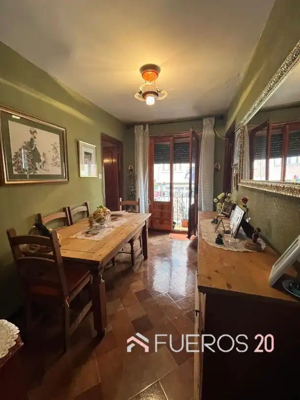 Comedor de Piso en venta en Barakaldo  con Terraza y Amueblado