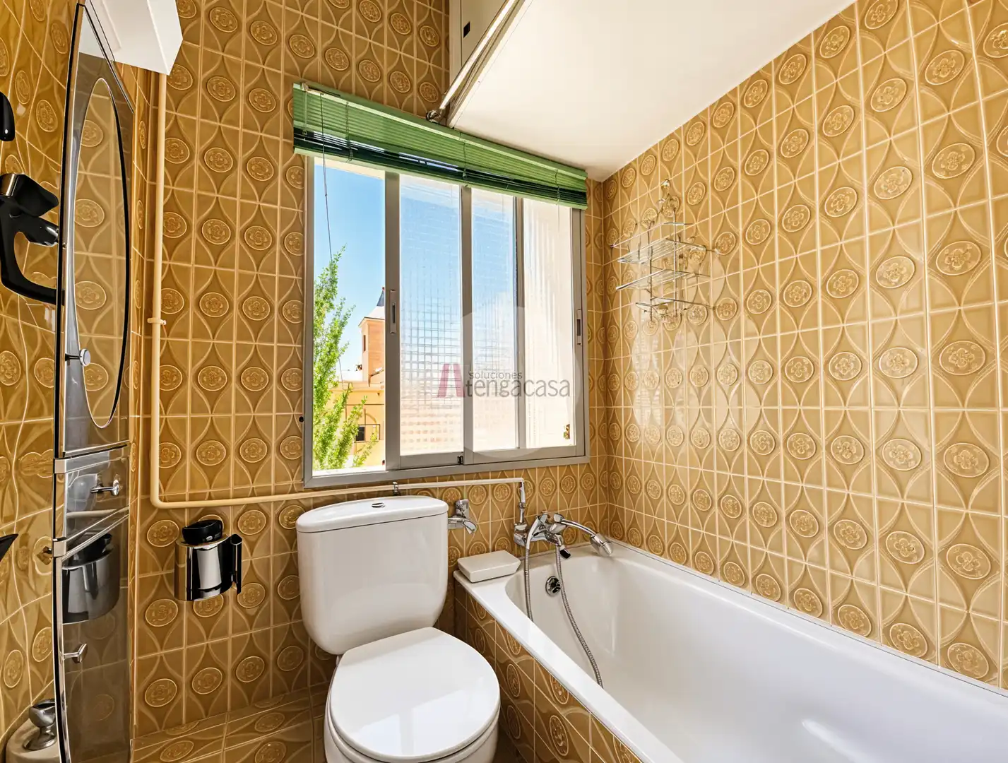 Bathroom of Flat for sale in Madrid  with Air Conditioner, Heating and Terrace