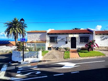 Vista exterior de Casa o xalet en venda en Los Realejos amb Jardí privat, Terrassa i Traster
