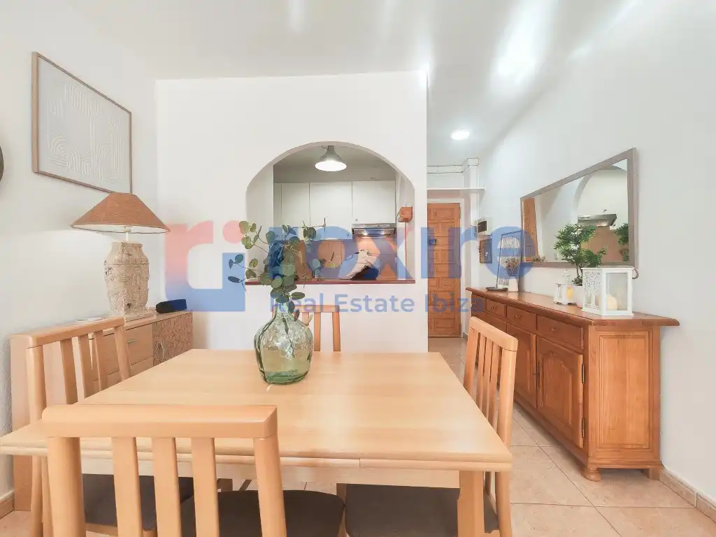 Cuina de Apartament de lloguer en Sant Antoni de Portmany amb Aire condicionat, Terrassa i Moblat