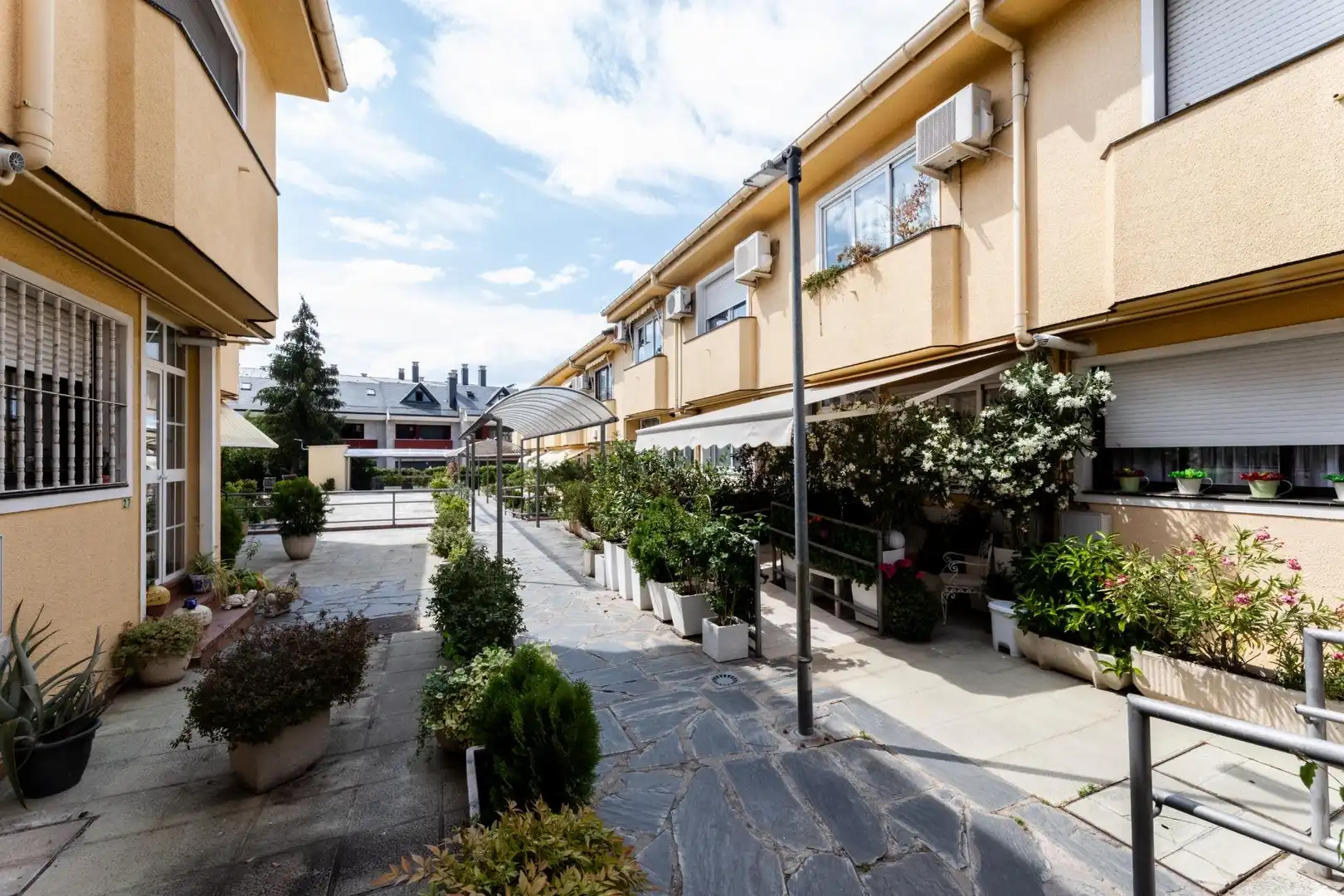 Vista exterior de Casa adosada en venta en Torrelodones con Aire acondicionado, Calefacción y Terraza