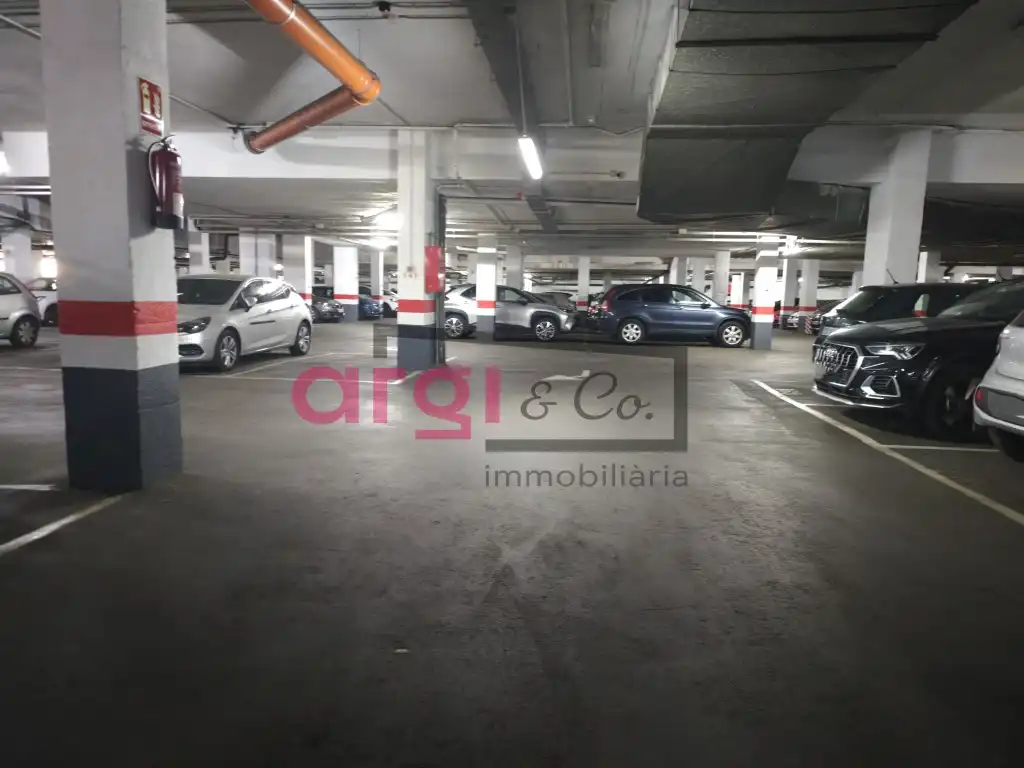 Parkplatz von Garage zum Verkauf in L'Hospitalet de Llobregat