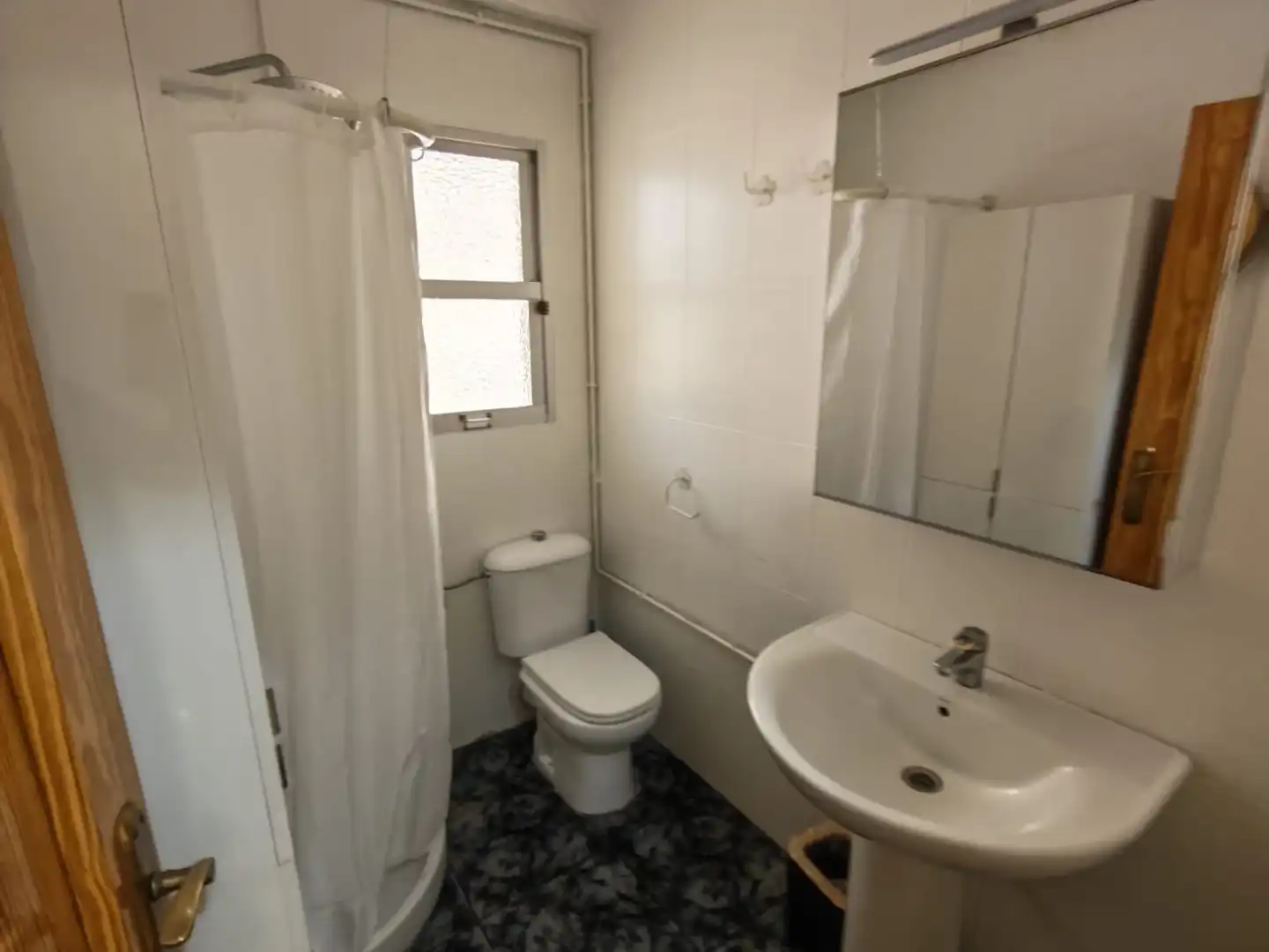 Baño de Piso de alquiler en Murcia con Aire acondicionado, Calefacción y Amueblado