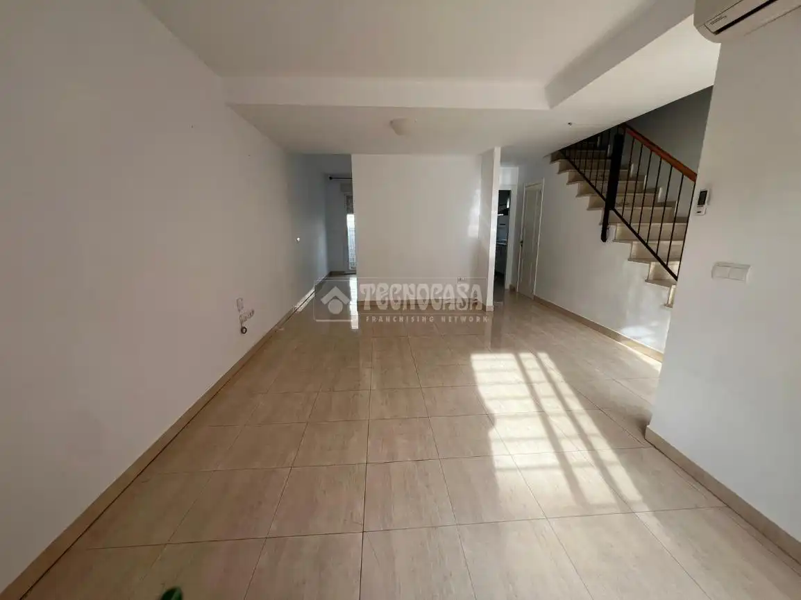 Casa adosada en venta en Palomares del Río con Aire acondicionado