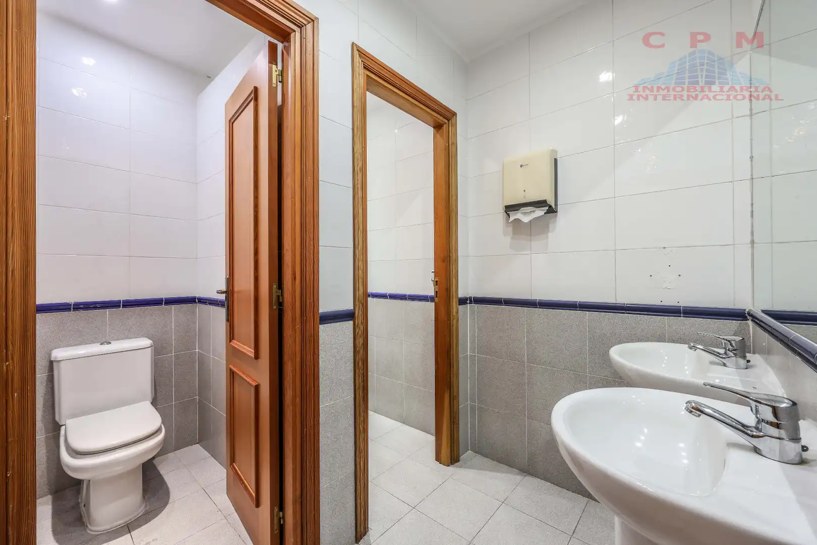 Bathroom of Office for rent in Madrid  with Air Conditioner, Heating and Terrace