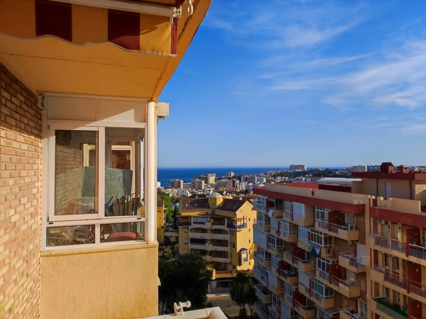 Vista exterior de Estudi de lloguer en Benalmádena amb Aire condicionat, Calefacció i Terrassa