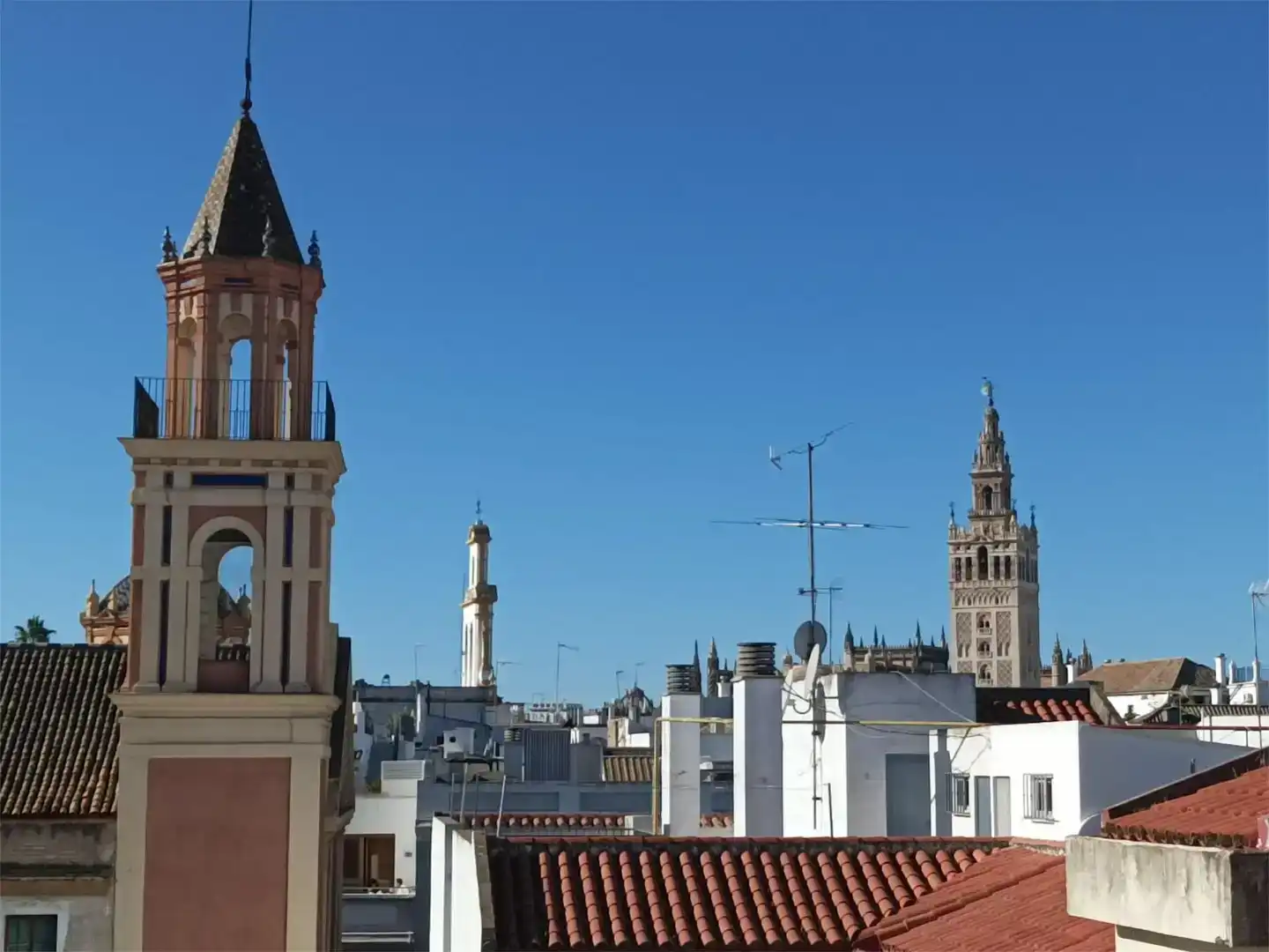 Exterior view of Flat for sale in  Sevilla Capital  with Air Conditioner, Terrace and Balcony