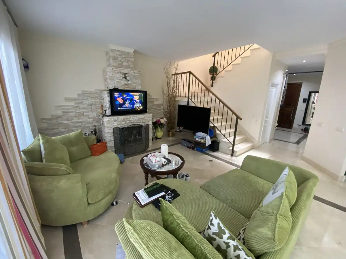 Sala de estar de Casa adosada en venta en Ojén con Aire acondicionado, Amueblado y TV
