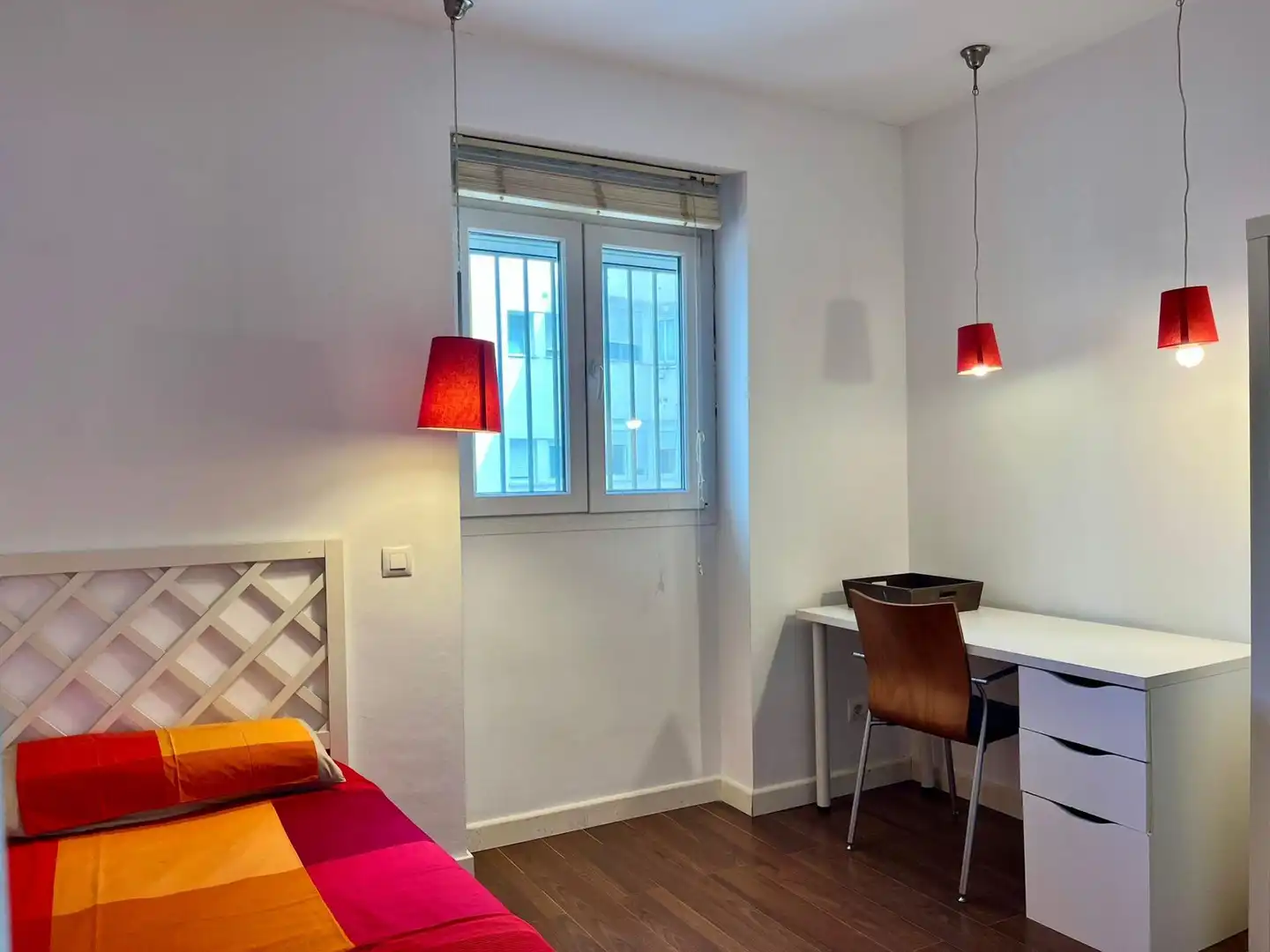 Bedroom of Flat for sale in Sevilla  with Air Conditioner, Terrace and Balcony