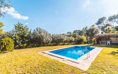 Jardí de Casa o xalet en venda en Sant Cebrià de Vallalta amb Jardí privat, Terrassa i Piscina