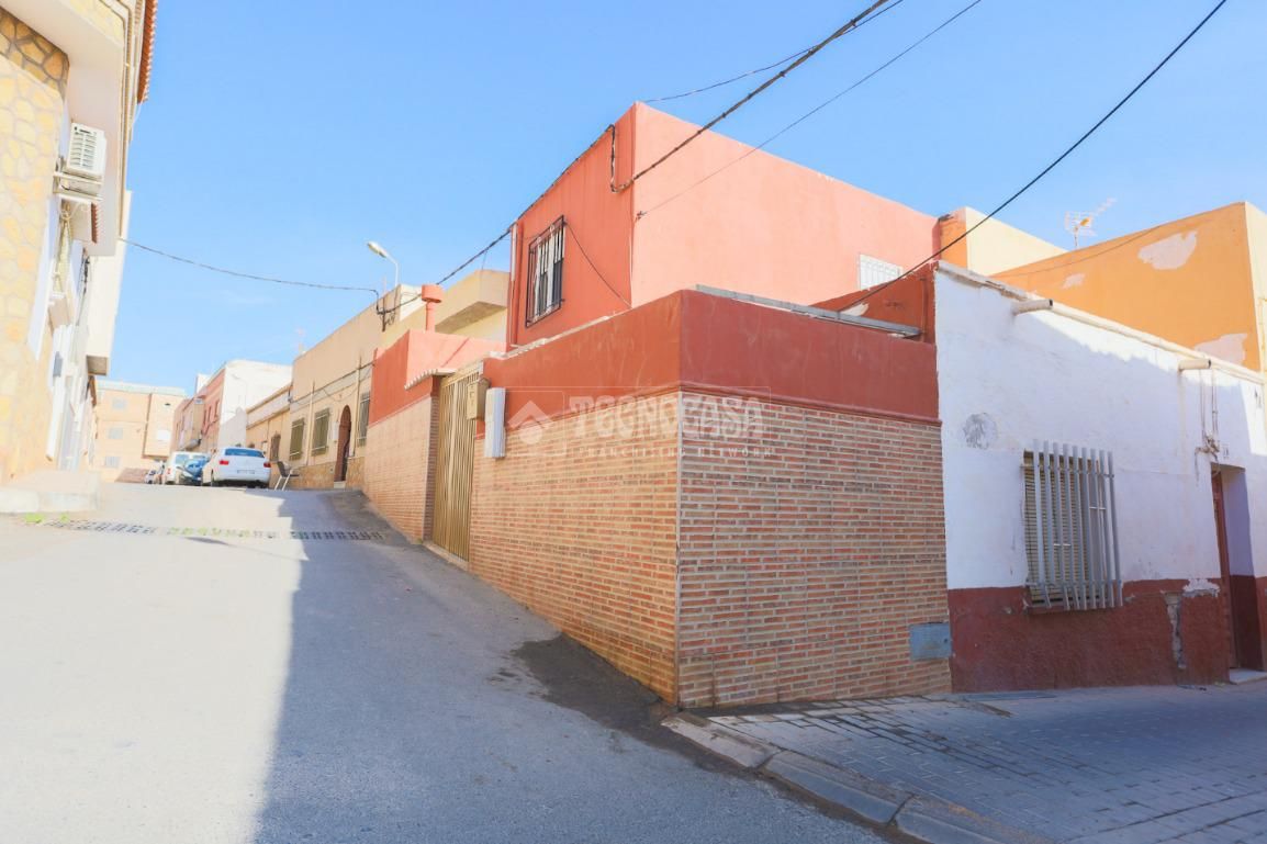 Vista exterior de Casa adosada en venta en Adra con Amueblado