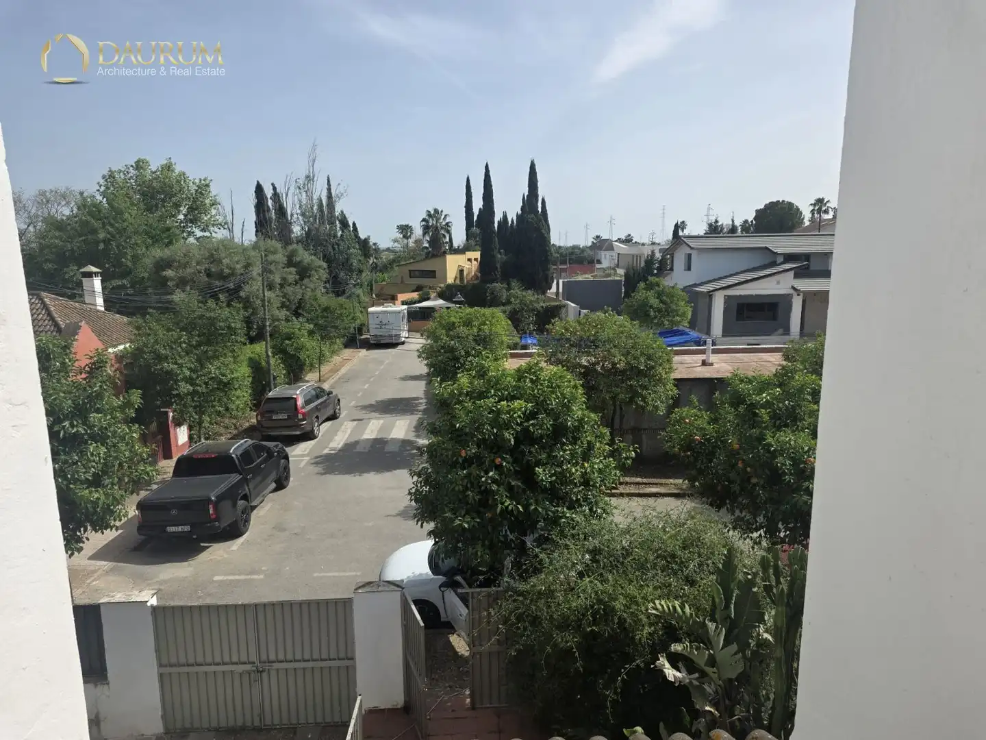 Vista exterior de Casa o xalet en venda en Alcalá de Guadaira amb Aire condicionat, Terrassa i Traster