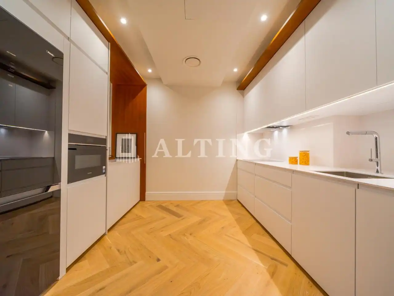 Cocina de Piso en venta en Barcelona con Aire acondicionado, Calefacción y Jardín privado