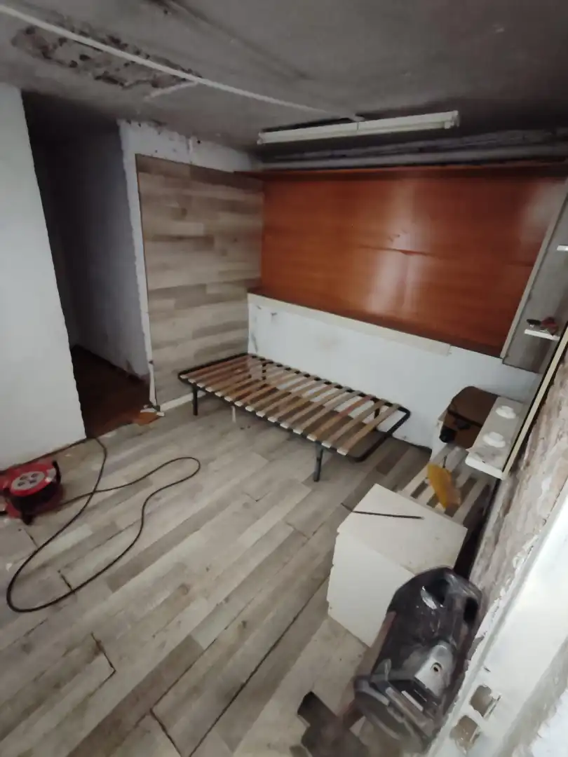 Habitación de Local en venta en Badalona