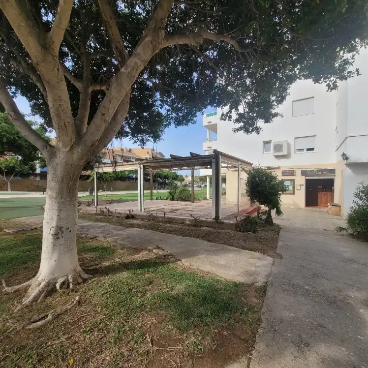 Local comercial en venda a Roquetas de Mar ciudad, imagen 2