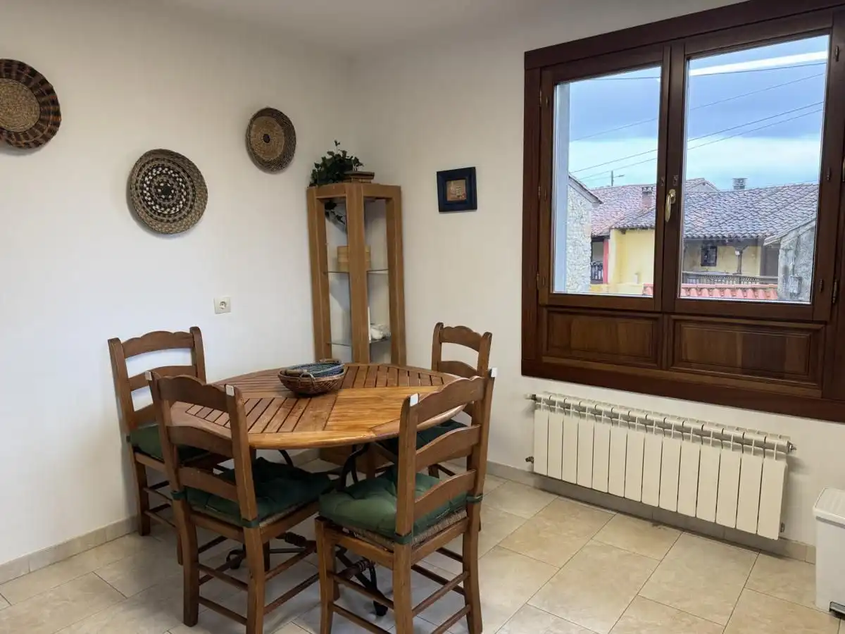 Menjador de Casa o xalet en venda en Llanes amb Calefacció, Jardí privat i Terrassa