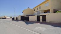 Vista exterior de Casa adosada en venda en Las Gabias amb Terrassa i Piscina comunitària