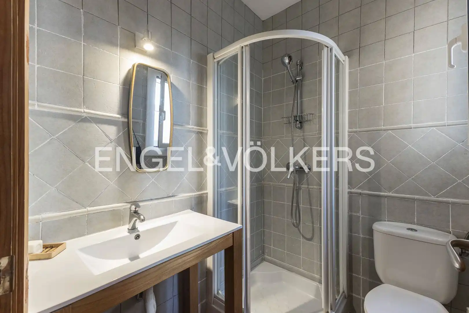 Bathroom of Houses for sale in Barcelona  with Heating, Terrace and Storage room