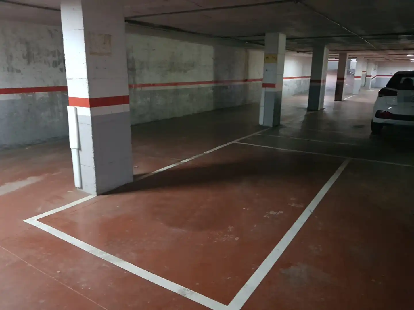 Motorradstellplatz mit Aufzug zur Miete in Carrer de l'Equador 3, imagen 2