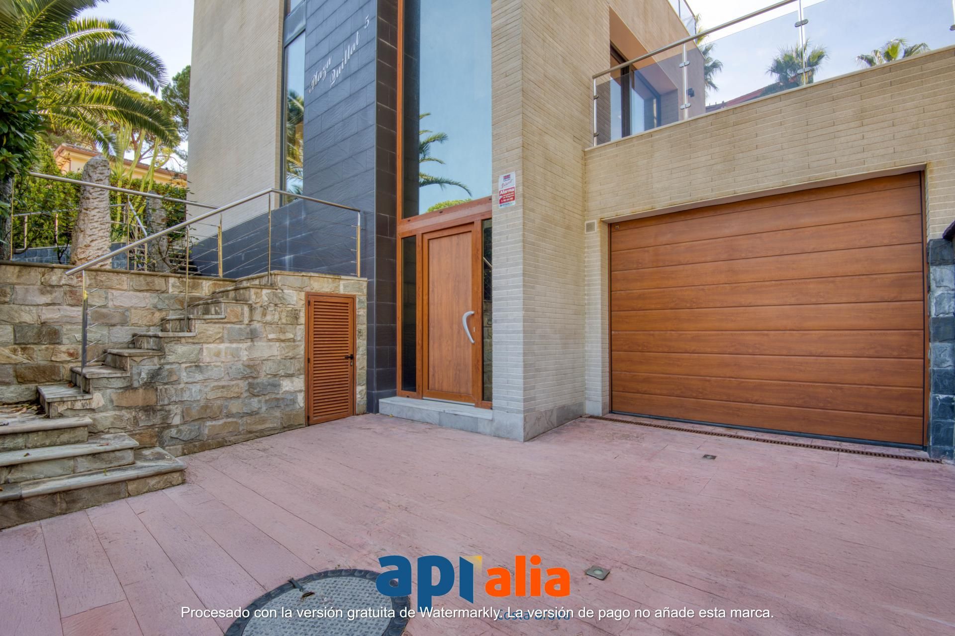 Vista exterior de Casa o xalet en venda en Blanes amb Calefacció, Jardí privat i Terrassa