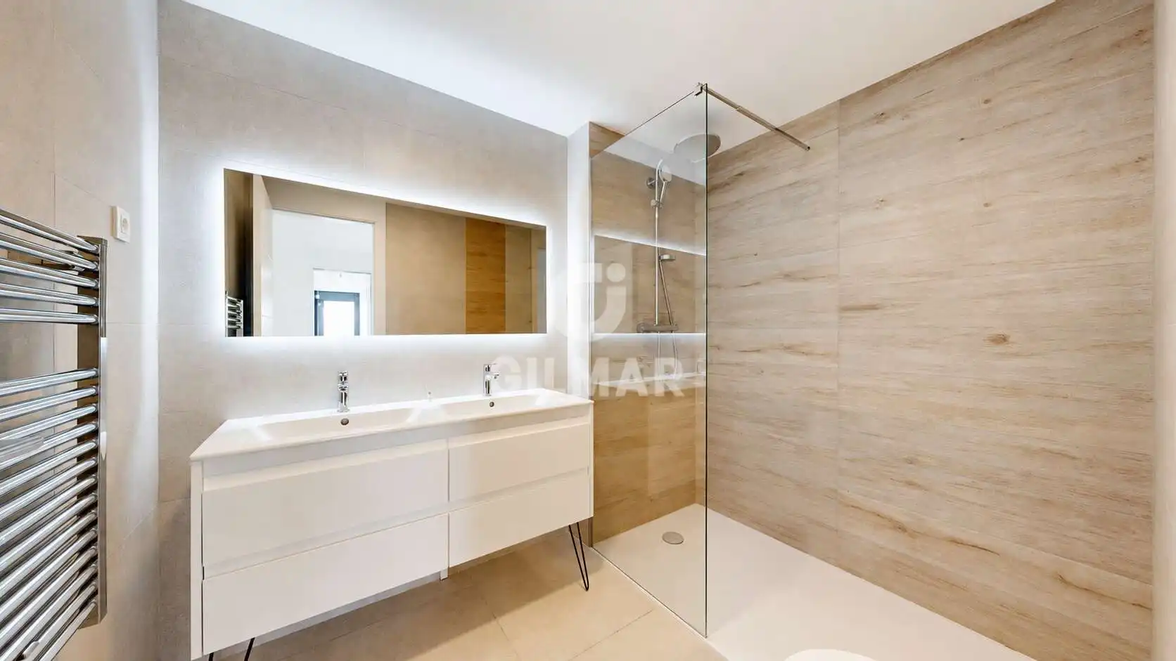 Baño de Piso en venta en Torremolinos con Calefacción, Jardín privado y Trastero