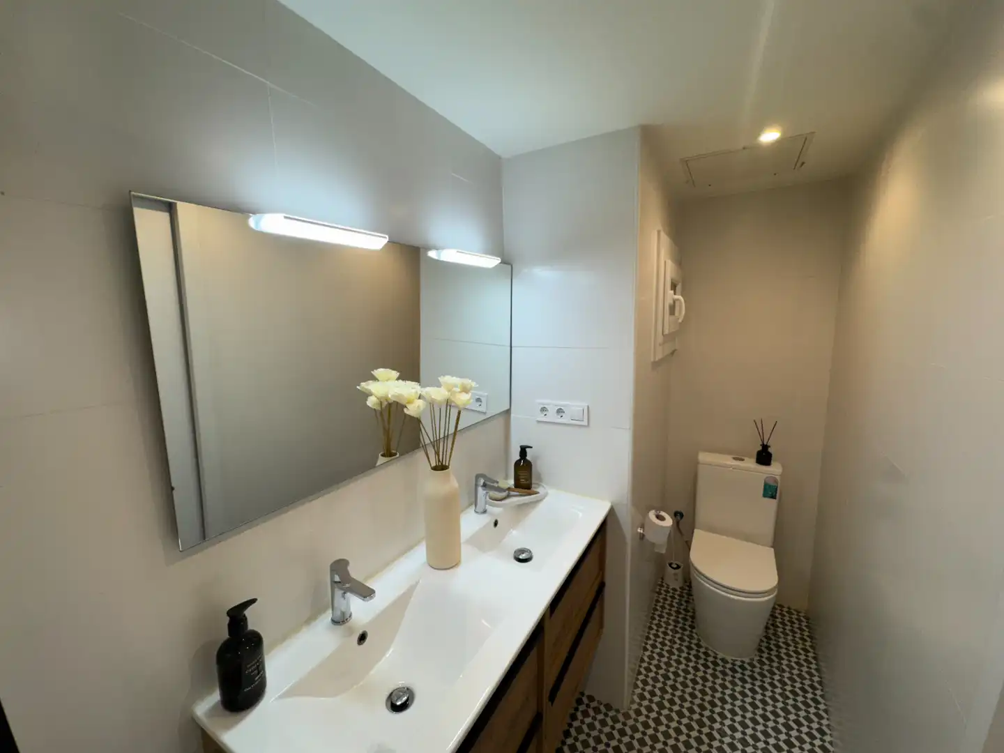 Badezimmer von Wohnung zur untervermieten in Madrid mit Klimaanlage, Heizung und Möbliert