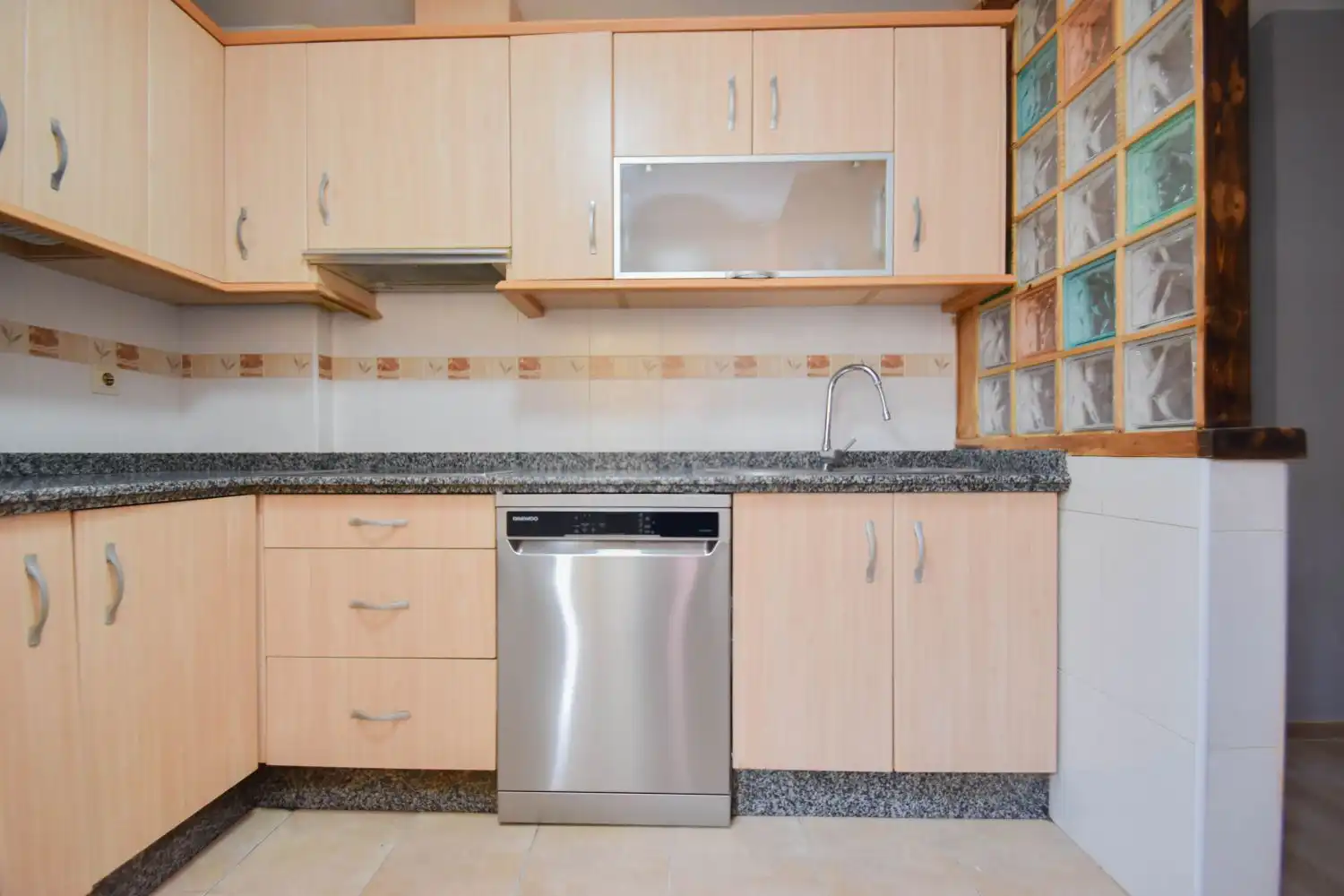 Cocina de Dúplex en venta en Cúllar Vega con Terraza, Trastero y Amueblado