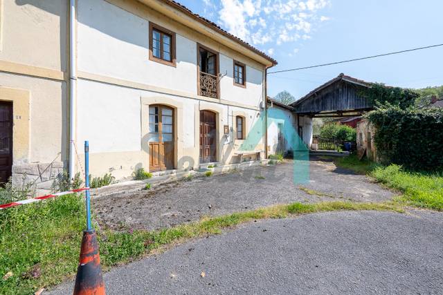 Casa adosada en Venta en Travesia Ponteo en San Claudio - Trubia - Las Caldas