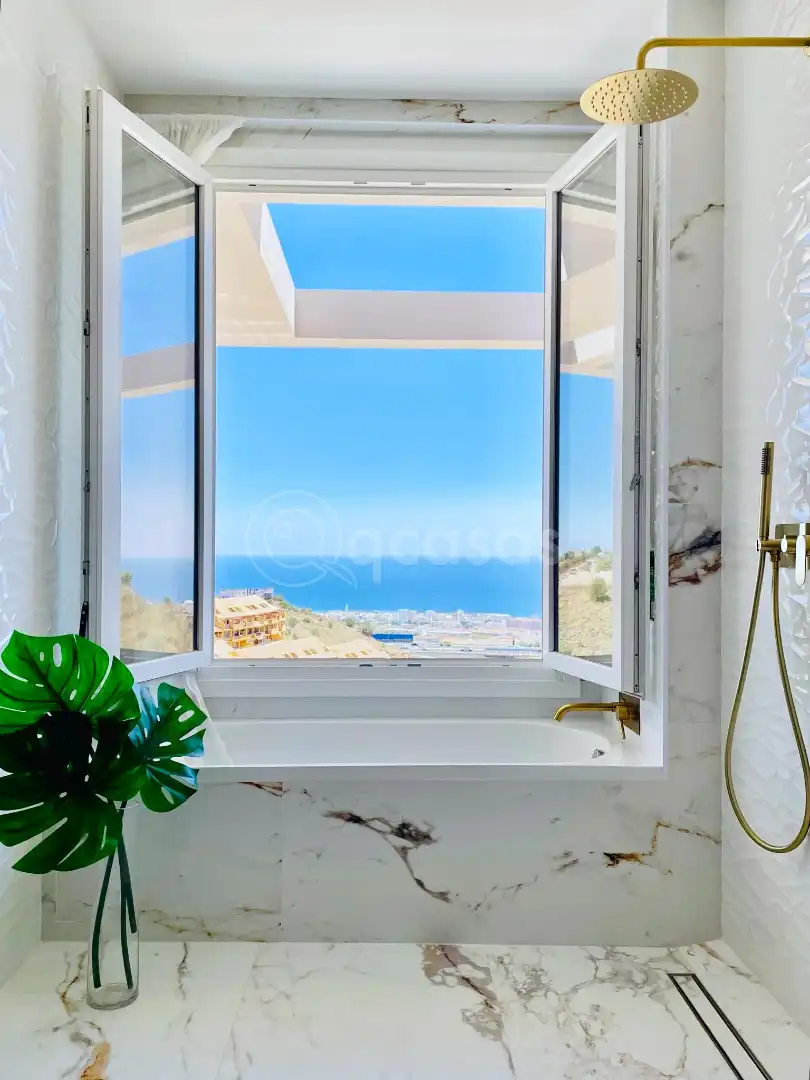 Vista exterior de Casa o chalet en venta en Benalmádena con Aire acondicionado, Calefacción y Jardín privado